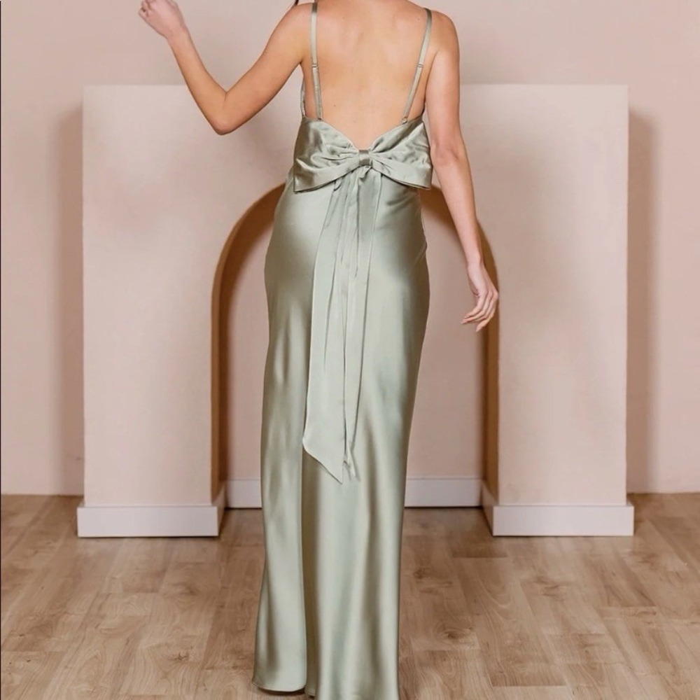 Revelry Steph Satin Bow Back Bridesmaid HOCO Maxi Dress 0 Silver Sage Slit
